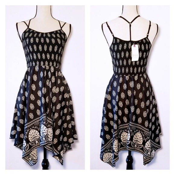 Band of Gypsies Dresses & Skirts - NWT Band of Gypsies Paisley Boho Dress